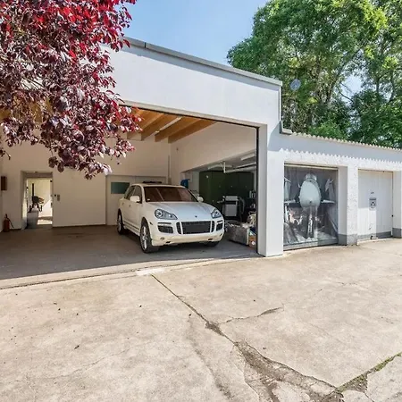 Villa 3 Schlafzimmer Im Denkendorf, Baden-wurttemberg *